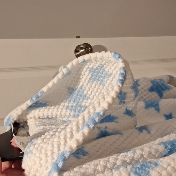 Fluffy robe with hood and tie belt - Picture 8 of 10